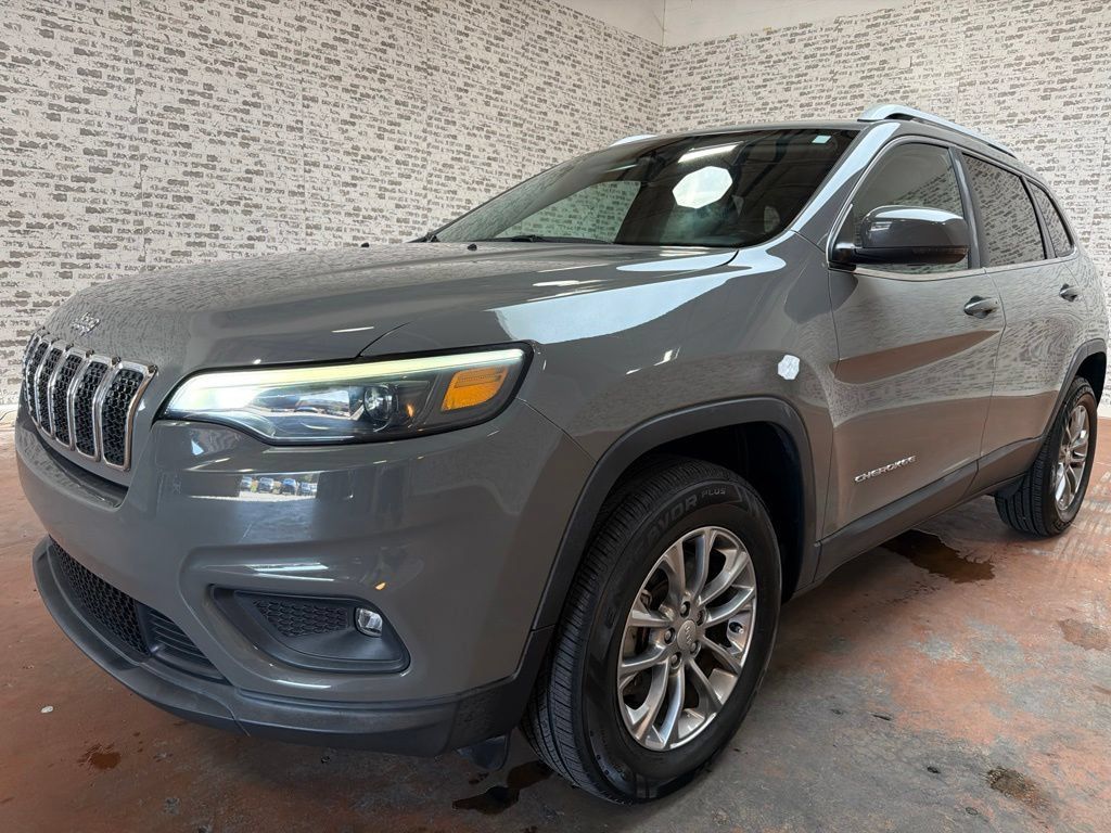 Used 2019 Jeep Cherokee Latitude Plus w/ Cold Weather Group AWD/4WD image 3