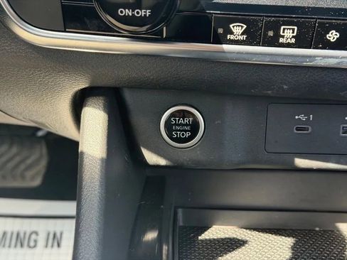Used 2023 Nissan Rogue SV AWD/4WD image 19