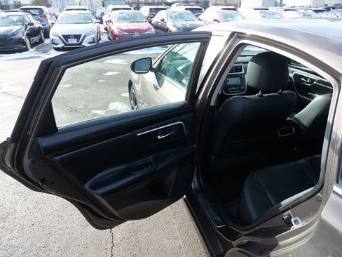 Used 2016 Nissan Altima 2.5 SL w/ 2.5 Technology w/LED Package image 25