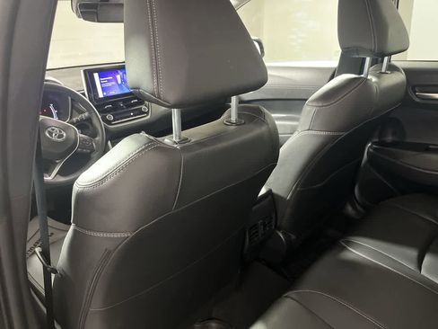 Used 2025 Toyota Corolla Cross XLE image 25