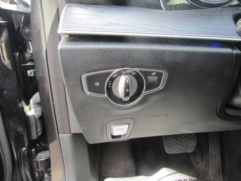 Used 2019 Mercedes-Benz E 300 4MATIC w/ Premium 1 Package image 12