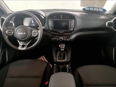 Used 2025 Kia Soul LX FWD image 7