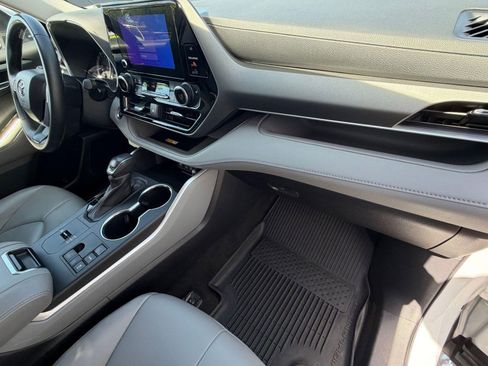 Used 2023 Toyota Highlander XLE image 33