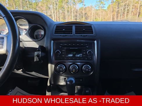 Used 2014 Dodge Challenger SXT image 21