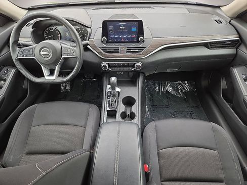 Used 2025 Nissan Altima 2.5 SV FWD image 16