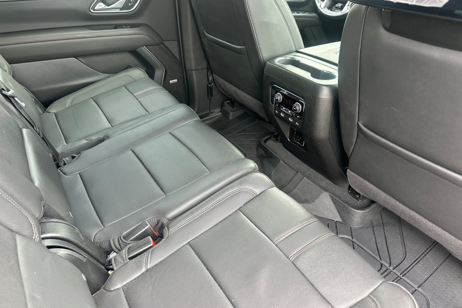 Used 2024 Chevrolet Suburban RST w/ Luxury Package AWD/4WD image 18