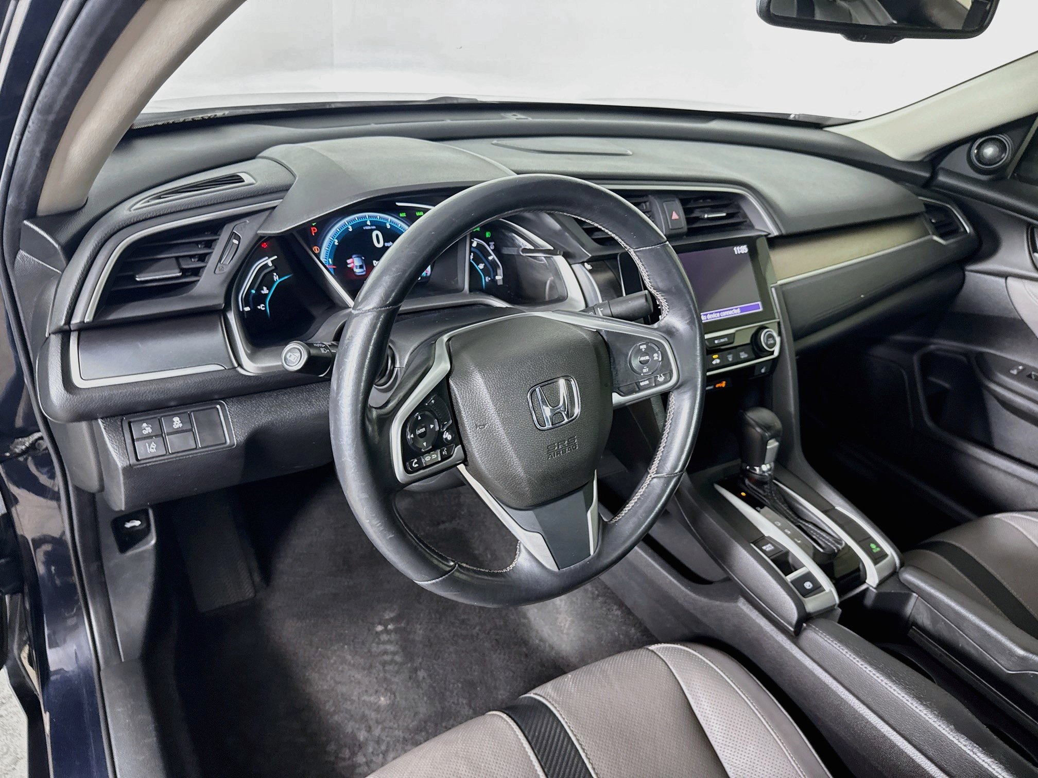 Used 2018 Honda Civic Touring image 8