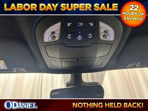 Used 2025 Chrysler Pacifica Select FWD image 21