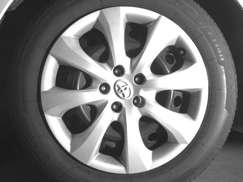 Used 2025 Toyota Corolla LE FWD image 12