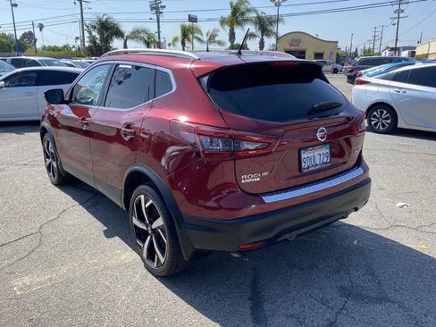 Used 2022 Nissan Rogue Sport SL AWD/4WD image 9