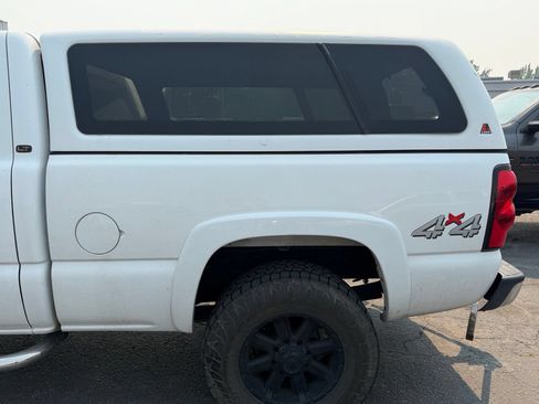 Used 2005 Chevrolet Silverado 2500 LT w/ Heavy-Duty Power Package AWD/4WD image 9