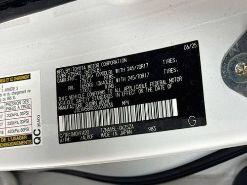 Certified 2025 Toyota 4Runner SR5 AWD/4WD image 32