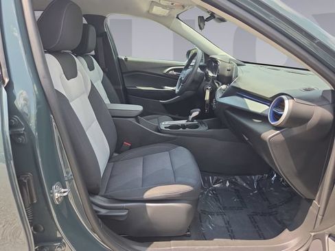 Used 2025 Chevrolet Trax LS w/ LS Convenience Package FWD image 17