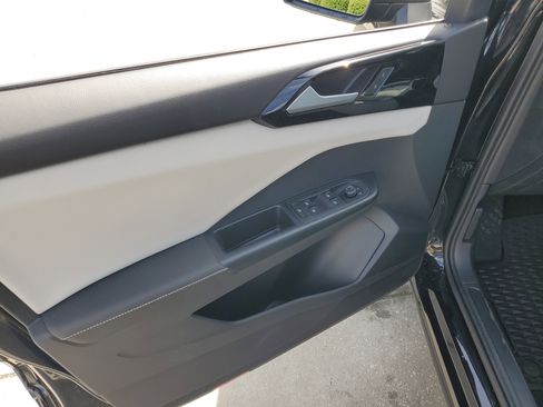 New 2025 Volkswagen Taos S image 10