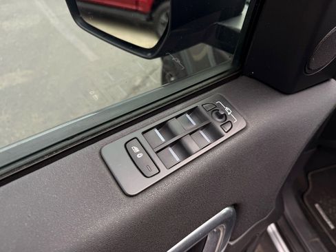 Used 2016 Land Rover Discovery Sport SE image 27