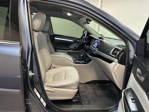 Used 2015 Toyota Highlander XLE image 39