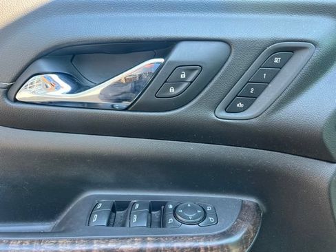 Used 2020 GMC Acadia Denali w/ Technology Package FWD image 21