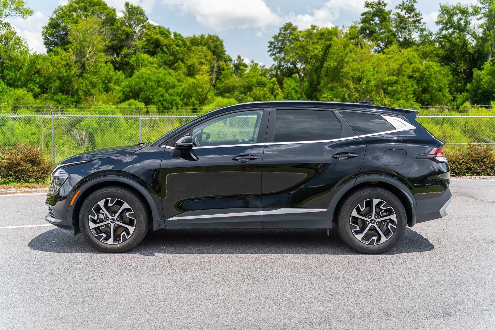 Used 2025 Kia Sportage EX FWD image 4