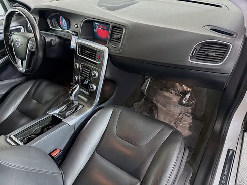 Used 2016 Volvo V60 T5 Platinum w/ Climate Package FWD image 30