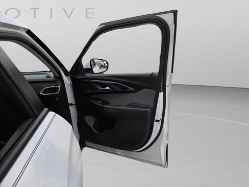 Used 2021 Chevrolet TrailBlazer LT w/ Premium Seating Package FWD image 22