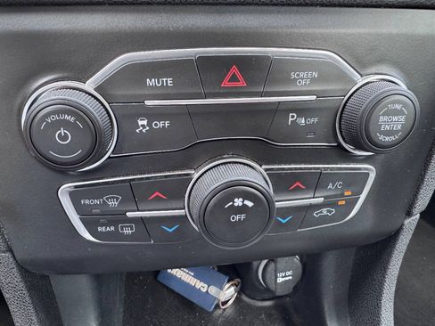 Used 2022 Dodge Charger SXT RWD image 22