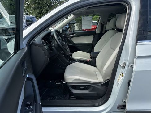 Used 2018 Volkswagen Tiguan SEL AWD/4WD image 19