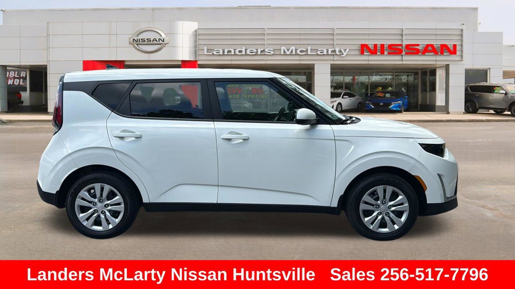 Used 2025 Kia Soul LX FWD image 2