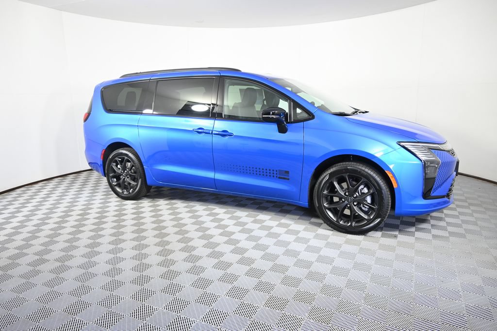 New 2027 Chrysler Pacifica Select AWD/4WD image 8