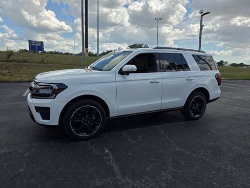 Used 2023 Ford Expedition Limited RWD image 9
