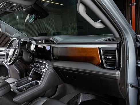 Used 2024 GMC Sierra 3500 Denali w/ Denali Reserve Package image 17