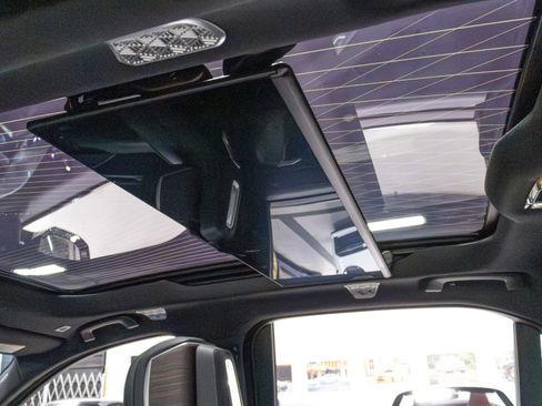 Used 2023 BMW 760i xDrive image 13