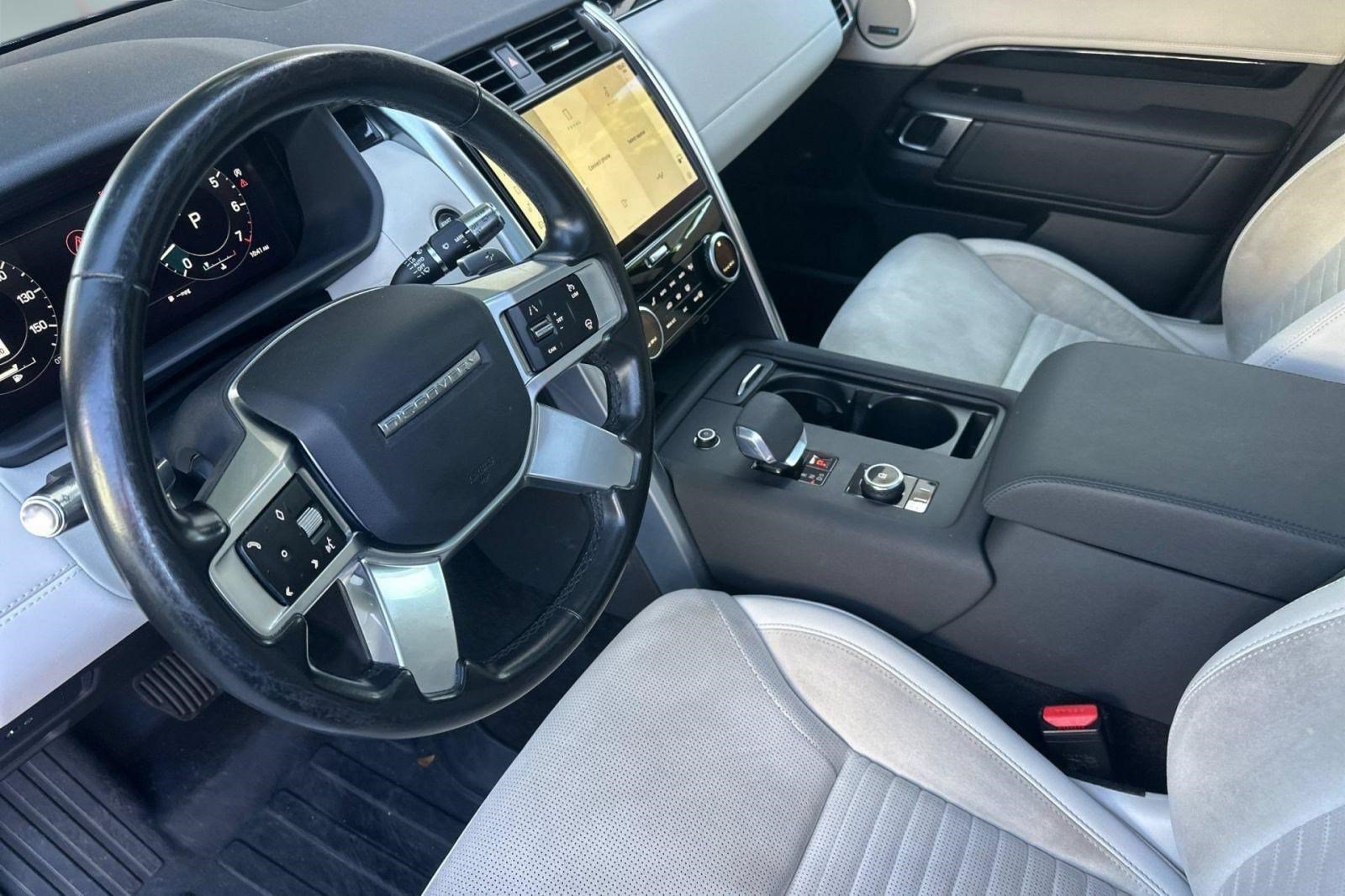 Used 2022 Land Rover Discovery S AWD/4WD image 4