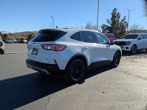 Used 2020 Ford Escape SE Sport image 3