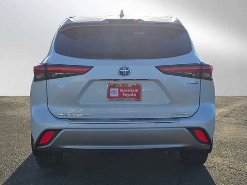 Used 2023 Toyota Highlander Platinum image 4