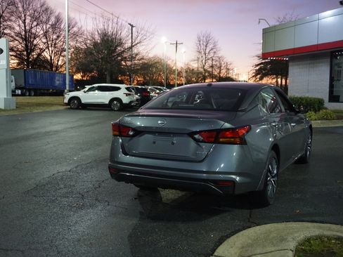 Used 2024 Nissan Altima 2.5 SV image 4
