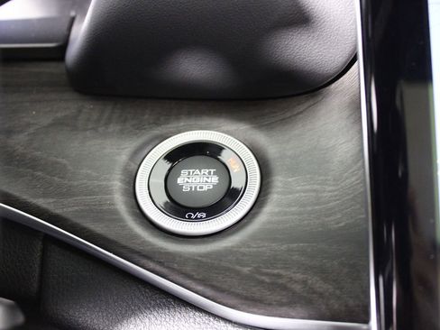 Used 2023 Jeep Grand Cherokee Overland w/ Advanced Protech Group III image 10