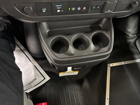 New 2024 Chevrolet Express 3500 Extended image 20