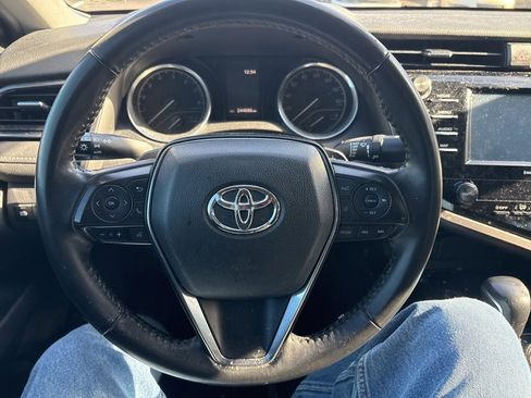 Used 2020 Toyota Camry SE image 11