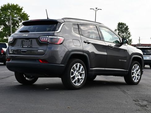 Used 2023 Jeep Compass Latitude AWD/4WD image 7