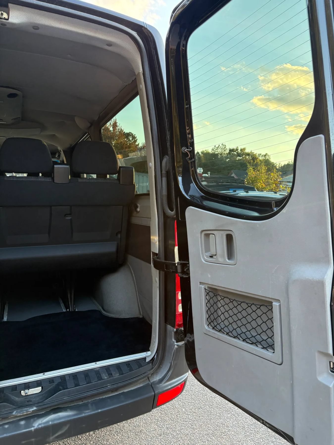 Used 2015 Mercedes-Benz Sprinter 2500 image 24