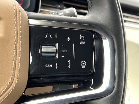 Used 2025 Land Rover Range Rover Sport SE image 28