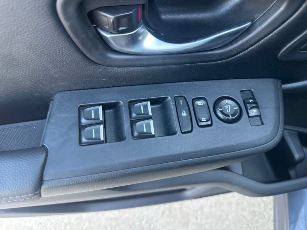 Used 2025 Honda Pilot EX-L image 8