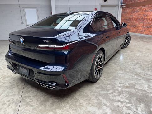 Certified 2025 BMW 760i xDrive image 5