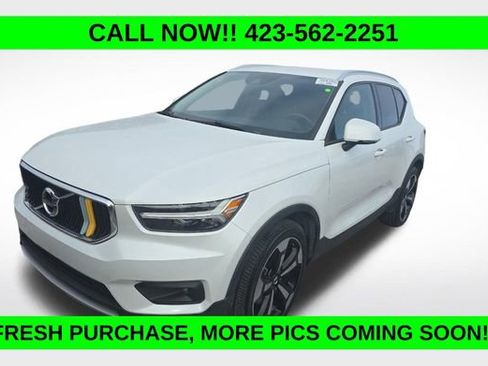 Used 2021 Volvo XC40 T4 Momentum w/ Protection Package Premier image 1