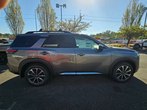 New 2026 Nissan Pathfinder Platinum w/ Cargo Package AWD/4WD image 4