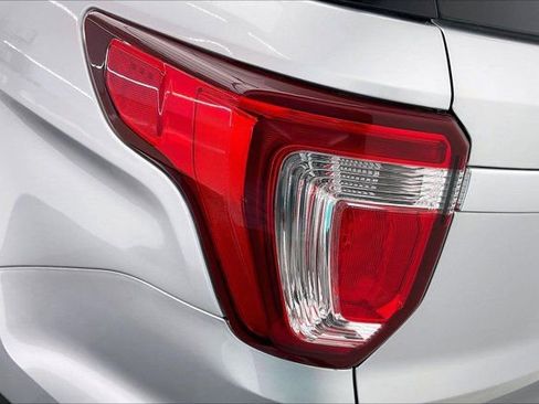 Used 2018 Ford Explorer FWD image 29