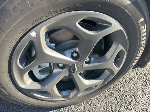 Used 2022 Chrysler Pacifica Limited w/ S Appearance Package image 10