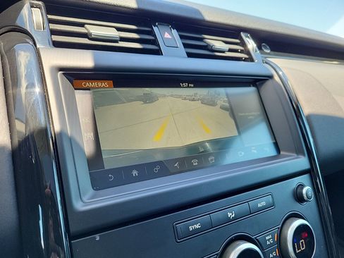 Used 2019 Land Rover Discovery SE image 23