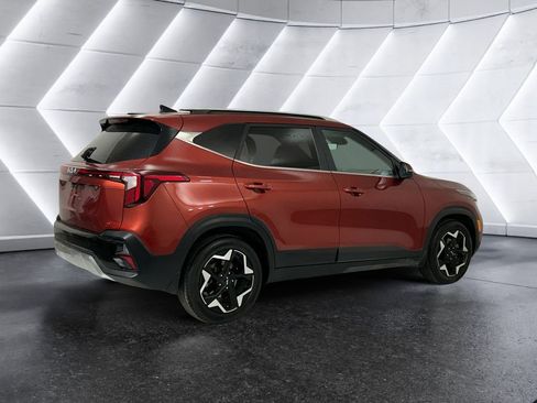 Used 2024 Kia Seltos EX FWD image 4