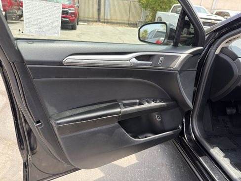 Used 2020 Ford Fusion SE FWD image 23